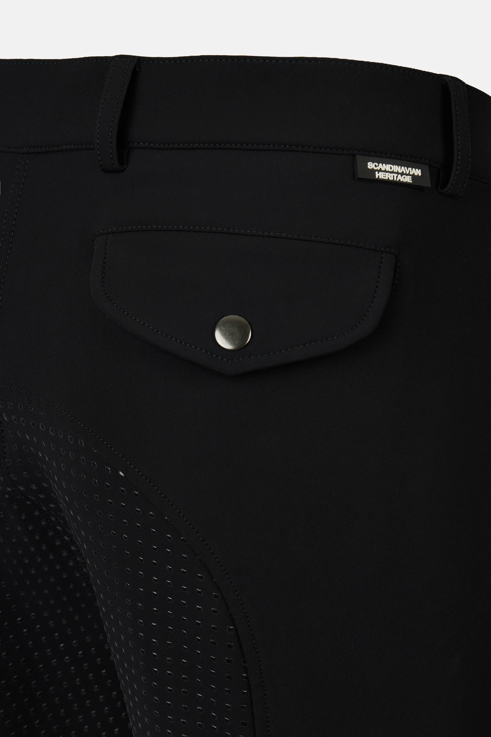 Pack shot 2