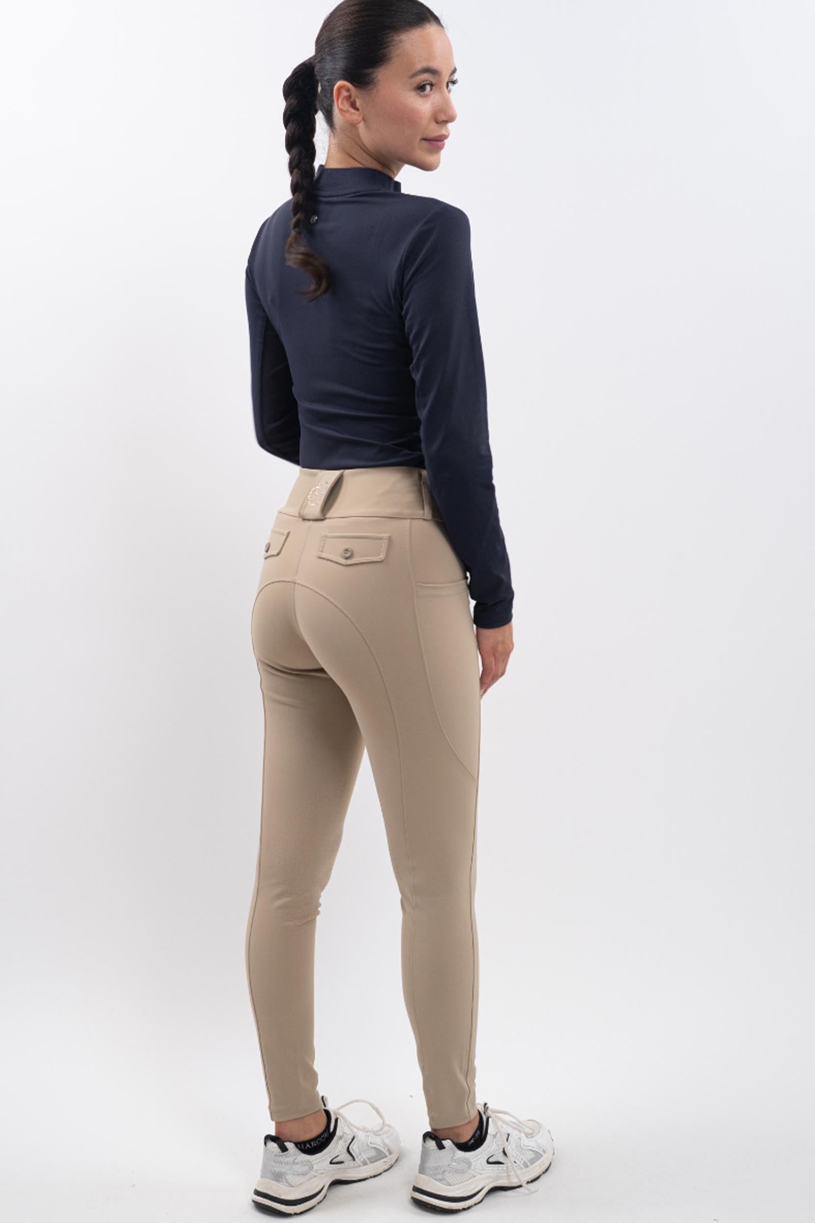 Model shot 2