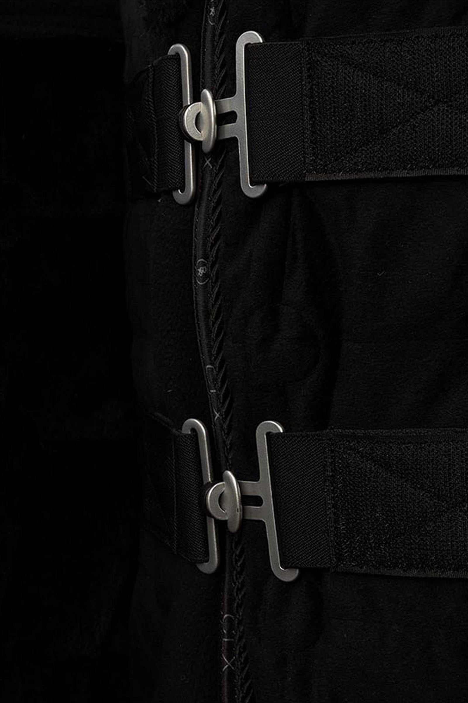 Pack shot 2