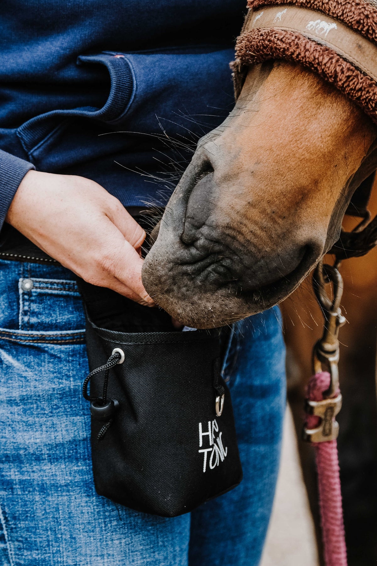 HIPPOTONIC Small Treat Pouch Horse Feed & Nutrition