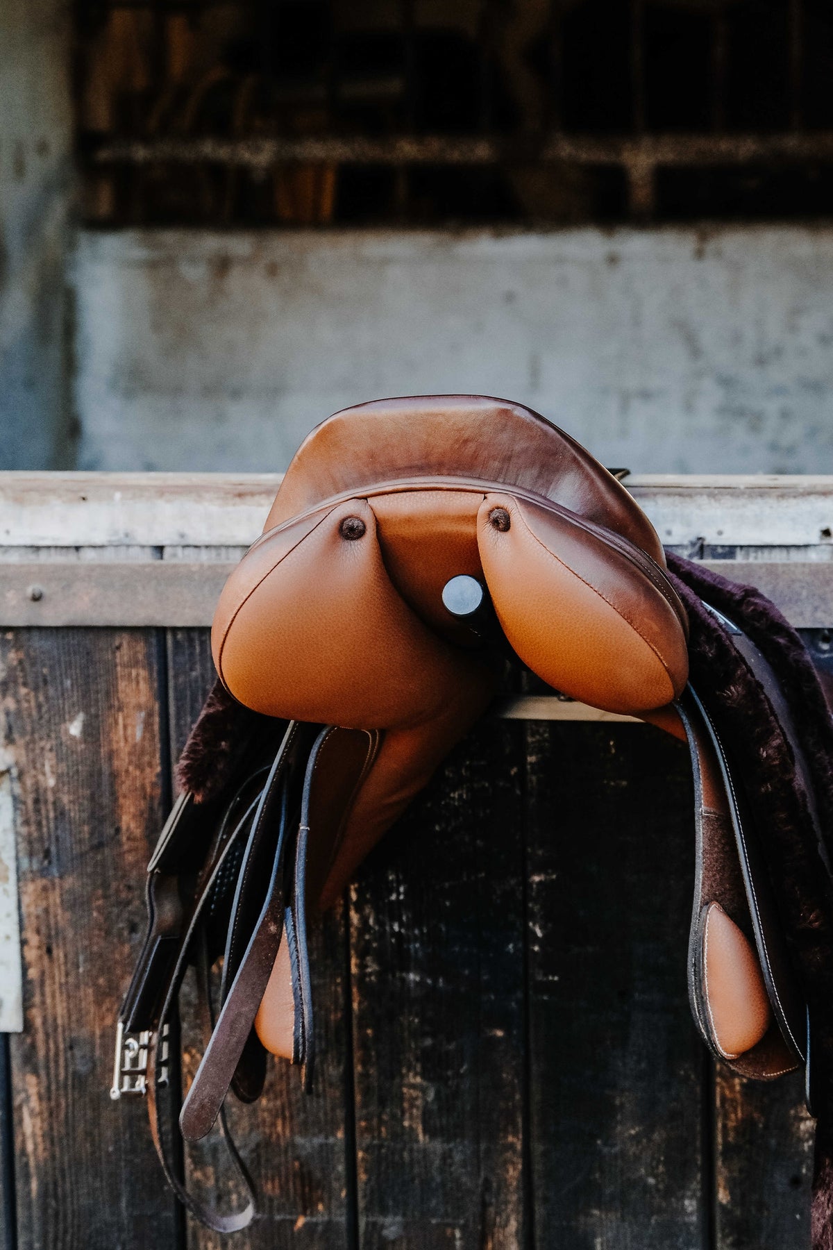 HIPPOTONIC Portable Saddle Rack Stable Equipment
